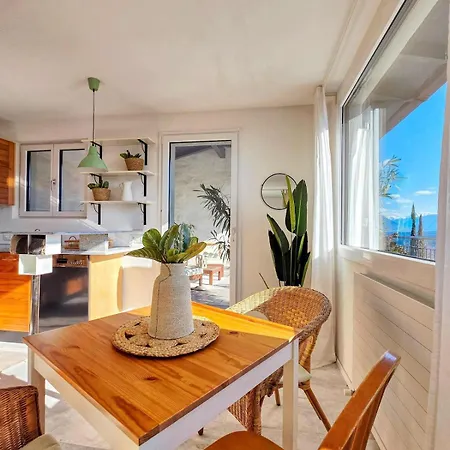 Lakeview Hideaway - *