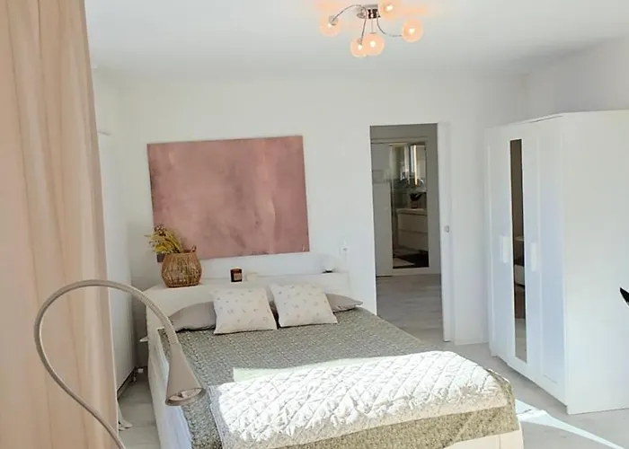 Lakeview Hideaway - Апартаменты *