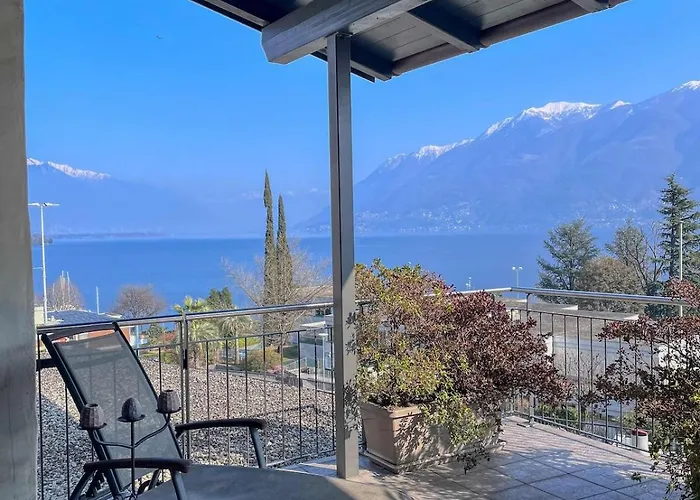 Апартаменты Lakeview Hideaway -